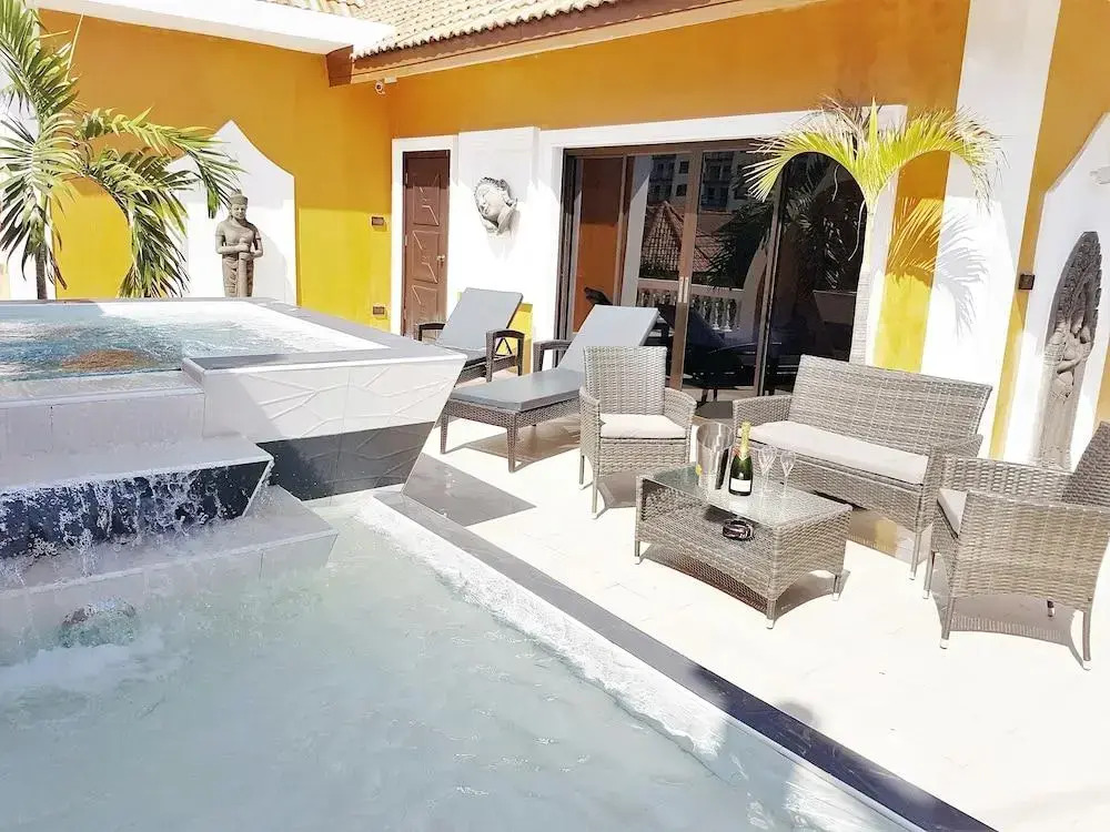 WOWLAND Luxury Pool Villa Pattaya Walking Street