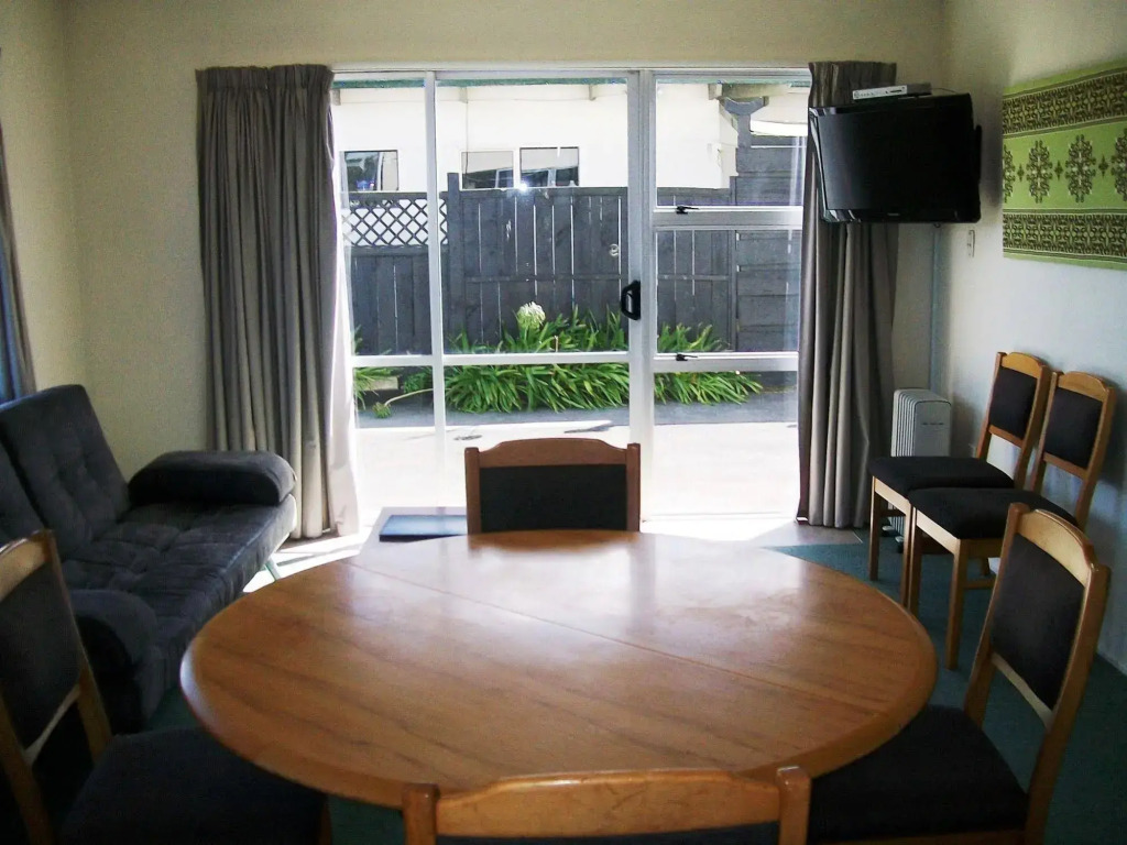 Cedar Court Motel