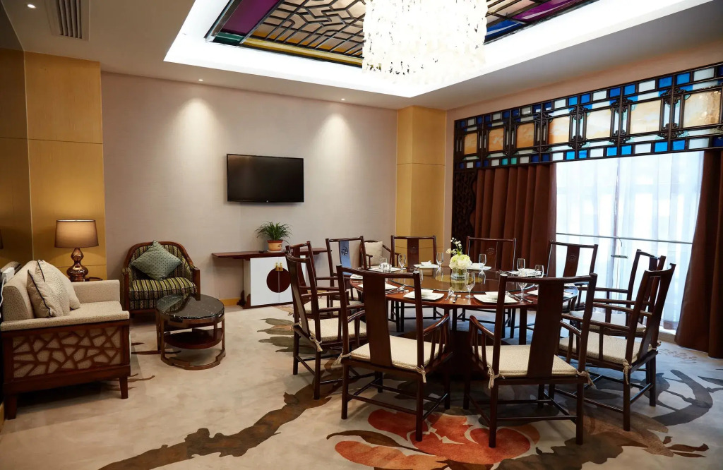 The Thousand Lantern Lake Hotel