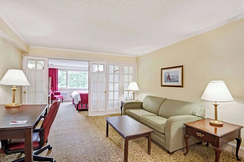 Ramada by Wyndham Seekonk Providence Area