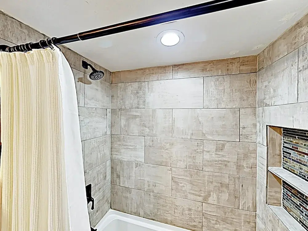 4400 Silverthorne - 2 Br Condo