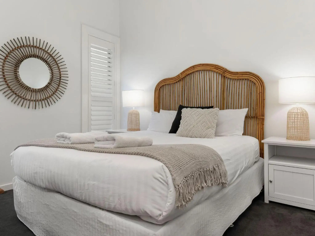 Sea Breeze - walking distance to Orion Beach