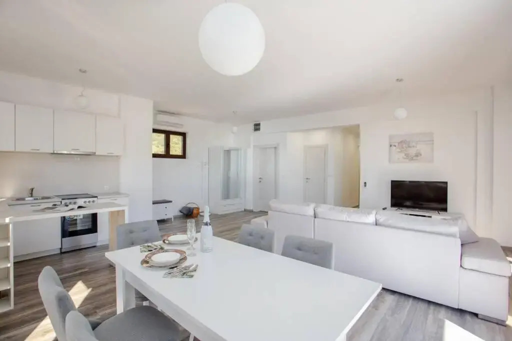 3 Bedrooms Penthouse with roof terrace Rafailovici