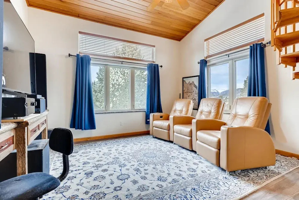 122 Kings Court by Book by Owner