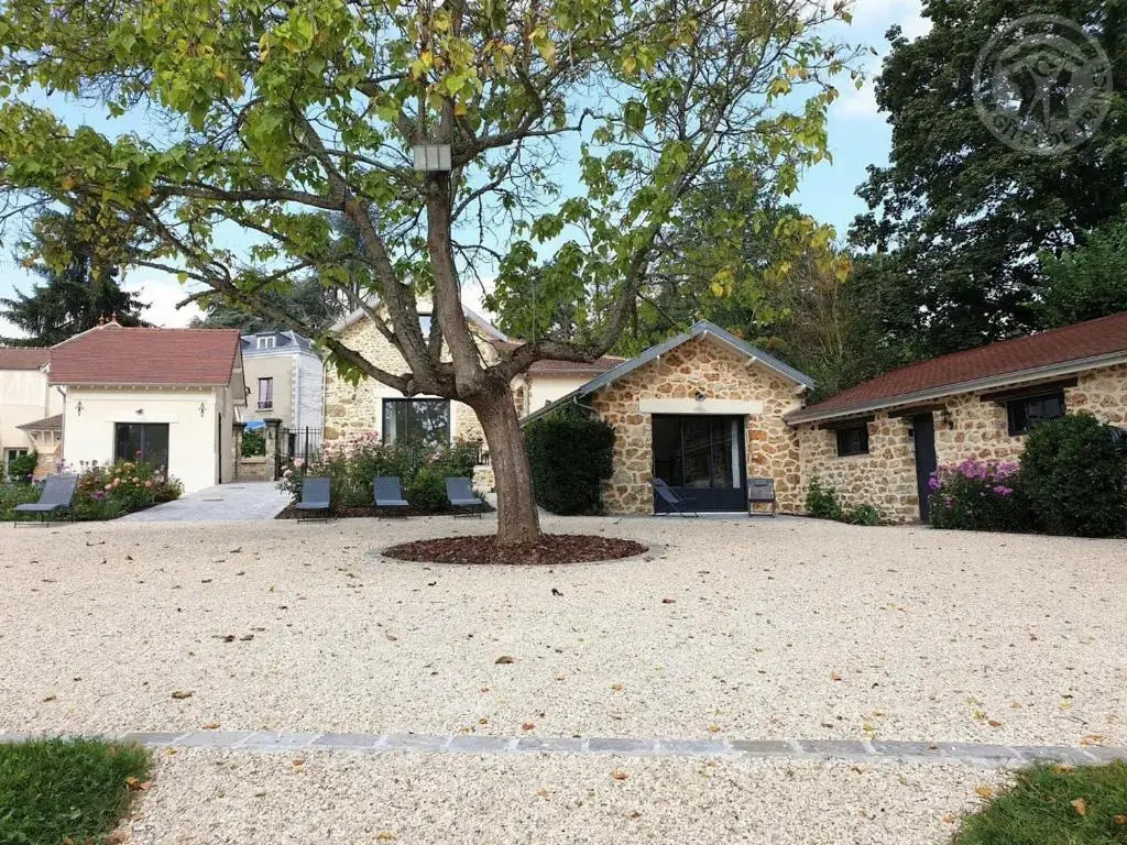 Gîte de Charme à Senlisse: Confort Haut de Gamme, Parc Arboré, Cheminée, Wifi Gratuit, Proche Châteaux - FR-1-527-9