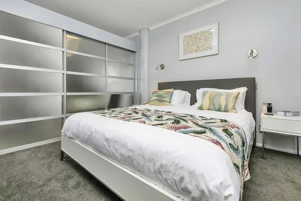 Deluxe Waterfront & City Apartment