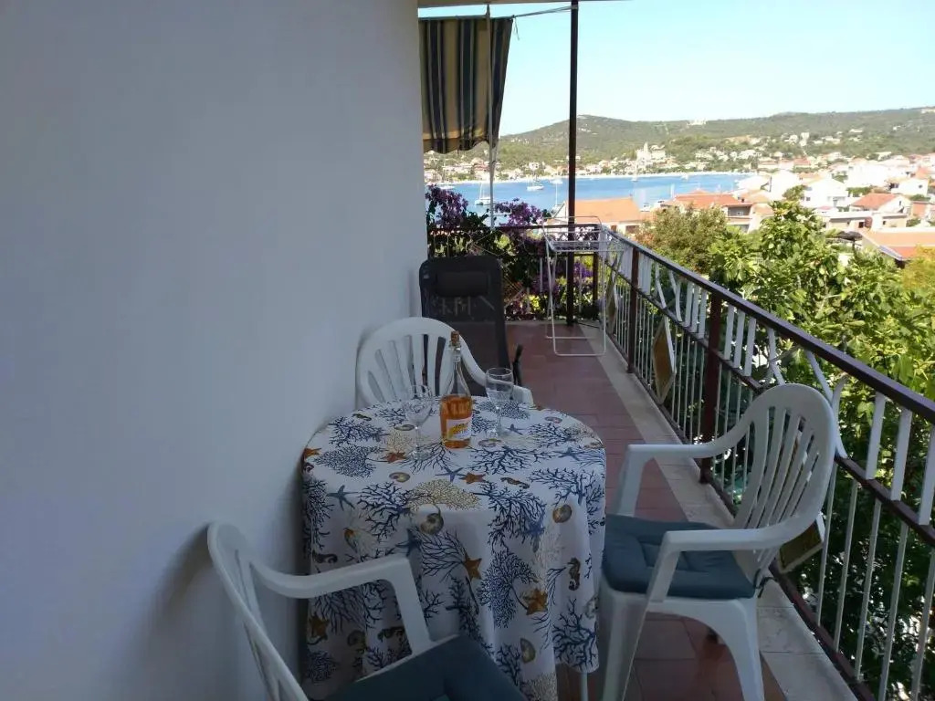 Romantic Apartment With Sea View Vinišće, Dalmatia