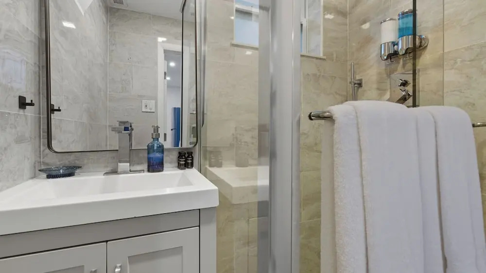 Fort Lauderdale Escape With Pool, Hot Tub & Dual Kitchens Paradise Stay by Avantstay