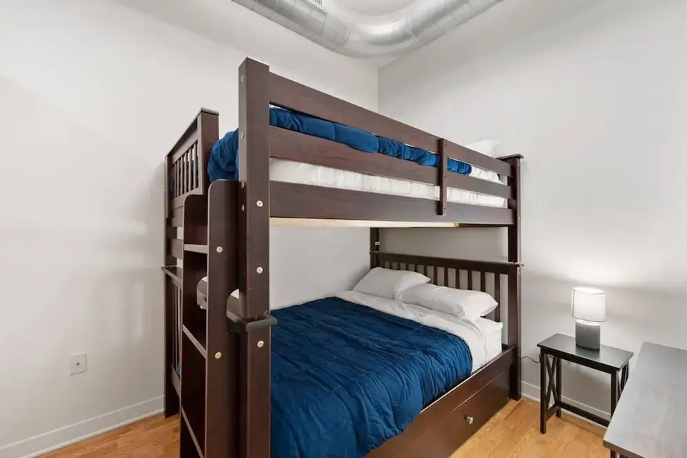 Sleek 2 Bed 2 Bath Condo in Trendy Fulton Market