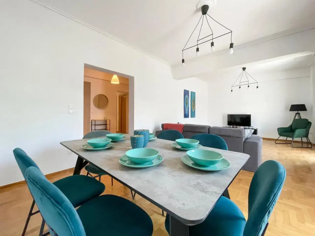 Aristotelous Sunny 118sqm apt in Viktoria