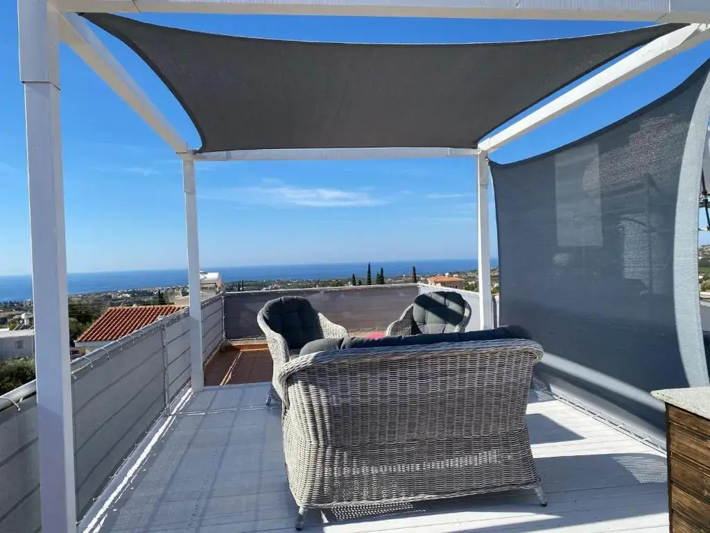 2 Bedroom Roof Terrace & Sea View Apartment