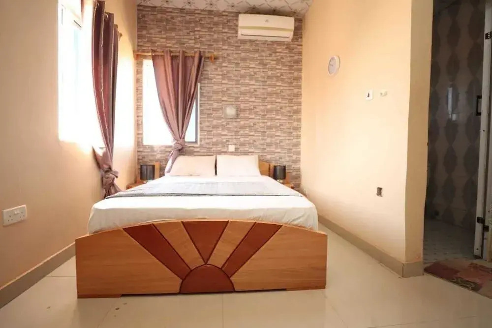 Parigha Hotel