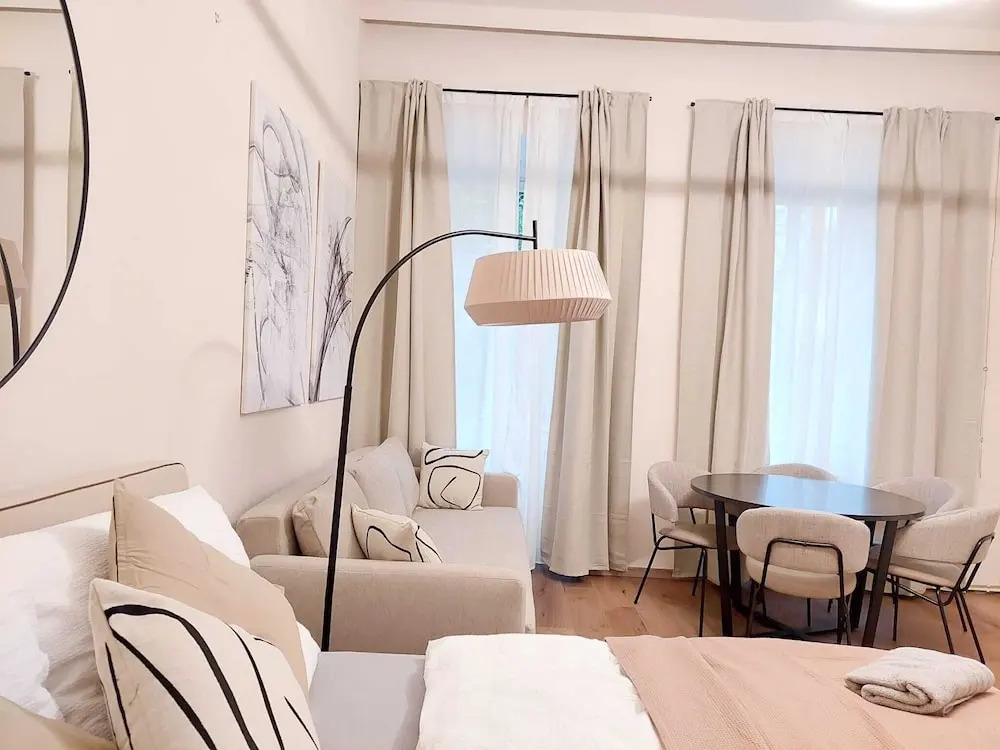 Stylish Apartments near AKH