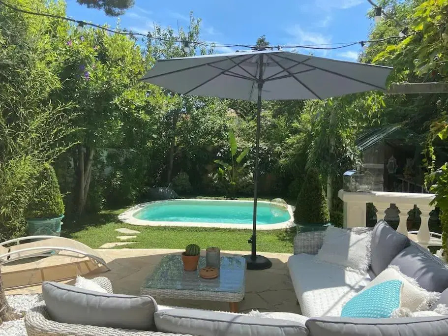 Cap d'Antibes 50m from the beach 3 bedrooms/Pool