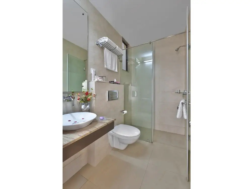 Edition O 30065 Regale Inn