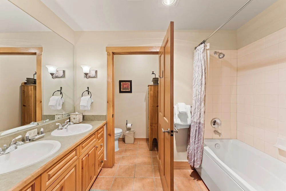 Expedition Station 8603 by SummitCove Vacation Lodging