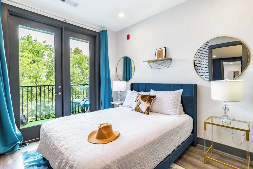 Downtown Nashville 2BR Condo Balcony & Parking Near Broadway