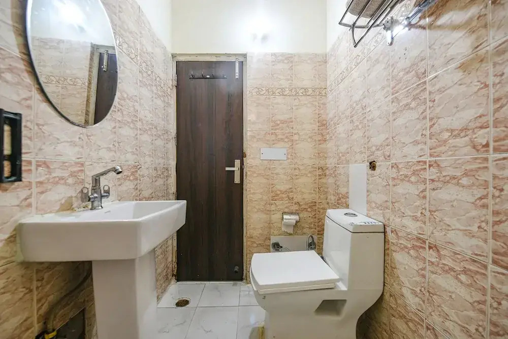 FabHotel Royal Inn - Sector 22D, Chandigarh