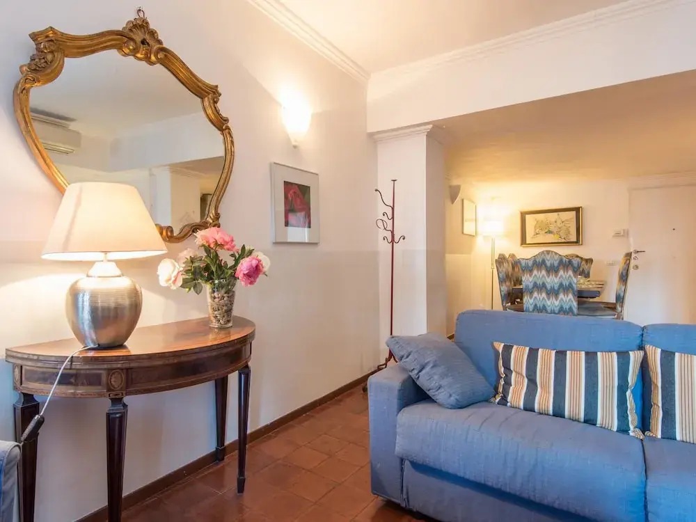 RSH Giulia Large Piazza Navona Apartment