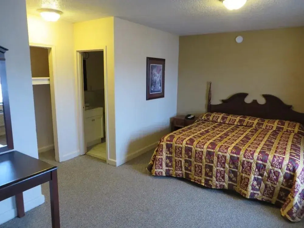 Budgetel Inn and Suites - Louisville