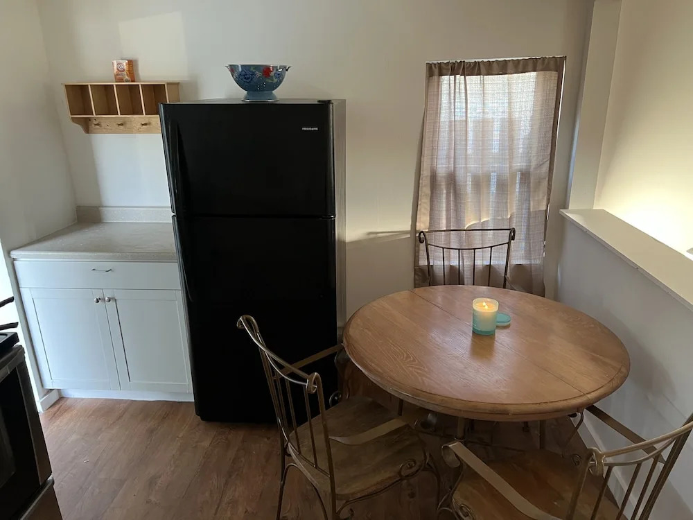 Sandy Mutts At The Beach 1 Bedroom Cottage by RedAwning