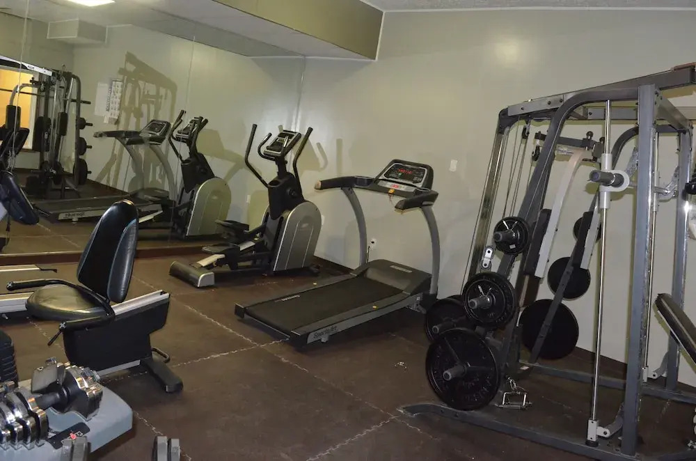 Econo Lodge Inn & Suites
