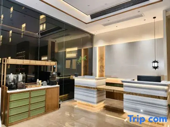 Yiyun Jingyue Hotel (Yingzhou Wanda Plaza Erli Well Night Market)