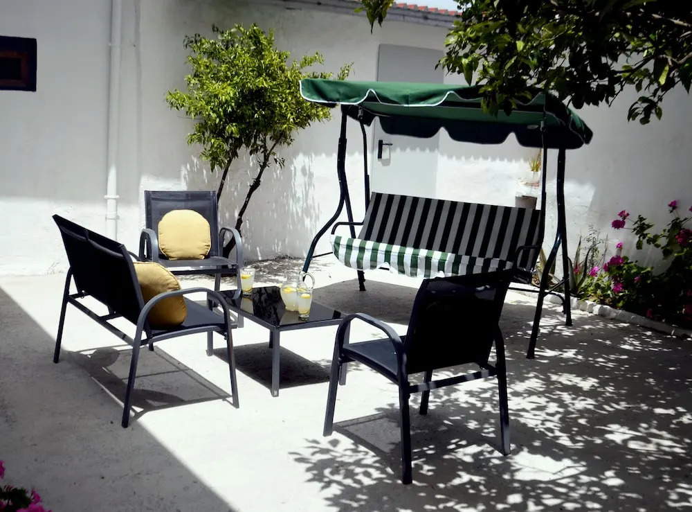 Chrismma 1-bed Apt With Private Yard & Parking