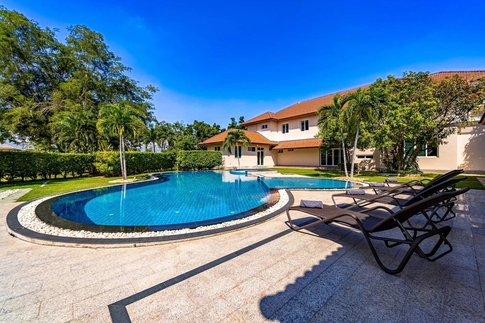 Luxury 6 Bed Mansion - CAS