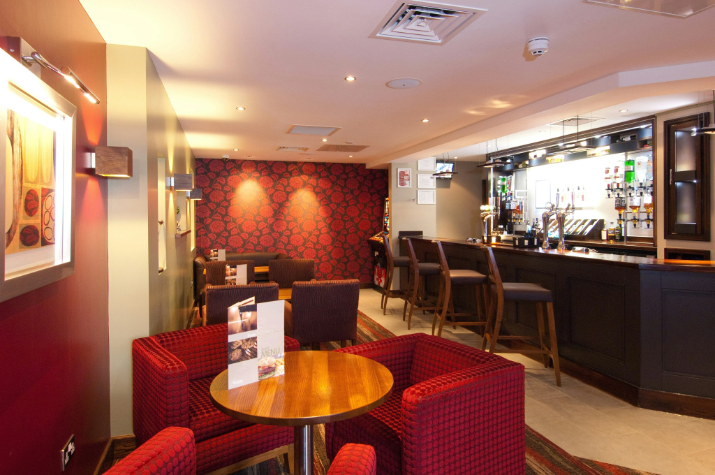 Premier Inn Sunbury - Kempton Park