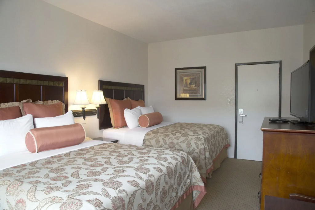 Harborview Inn & Suites-Convention Center-Airport-Gaslamp-Seaworld-Zoo-Balboa Park
