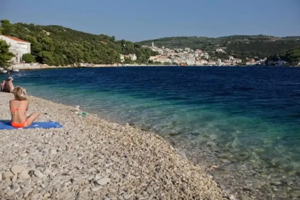 Ennio - 100m From the Beach - A2 Zeleni