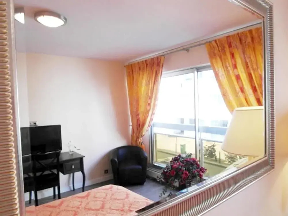Studio in Paris, With Wifi