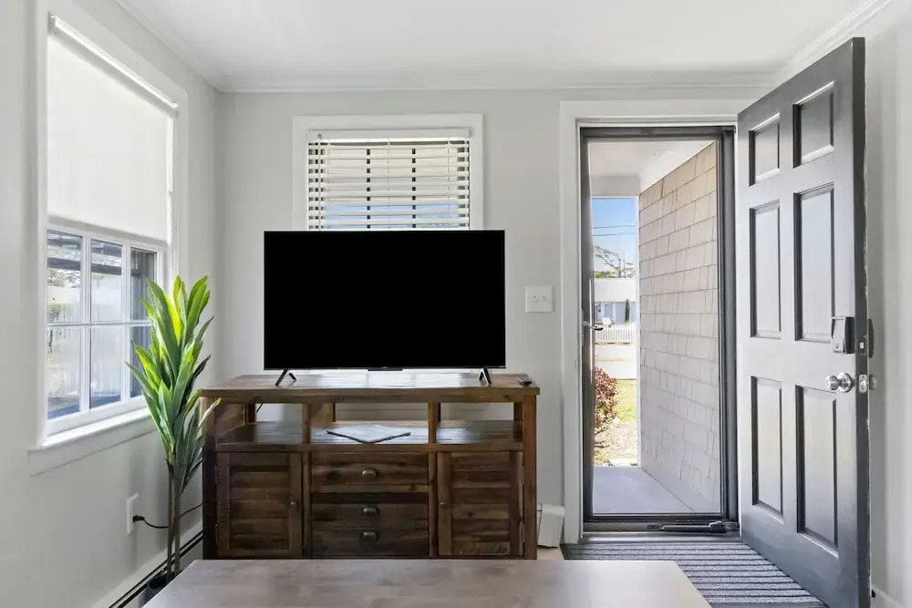 Beachside Retreat Cozy 1-bedroom w Private Yard