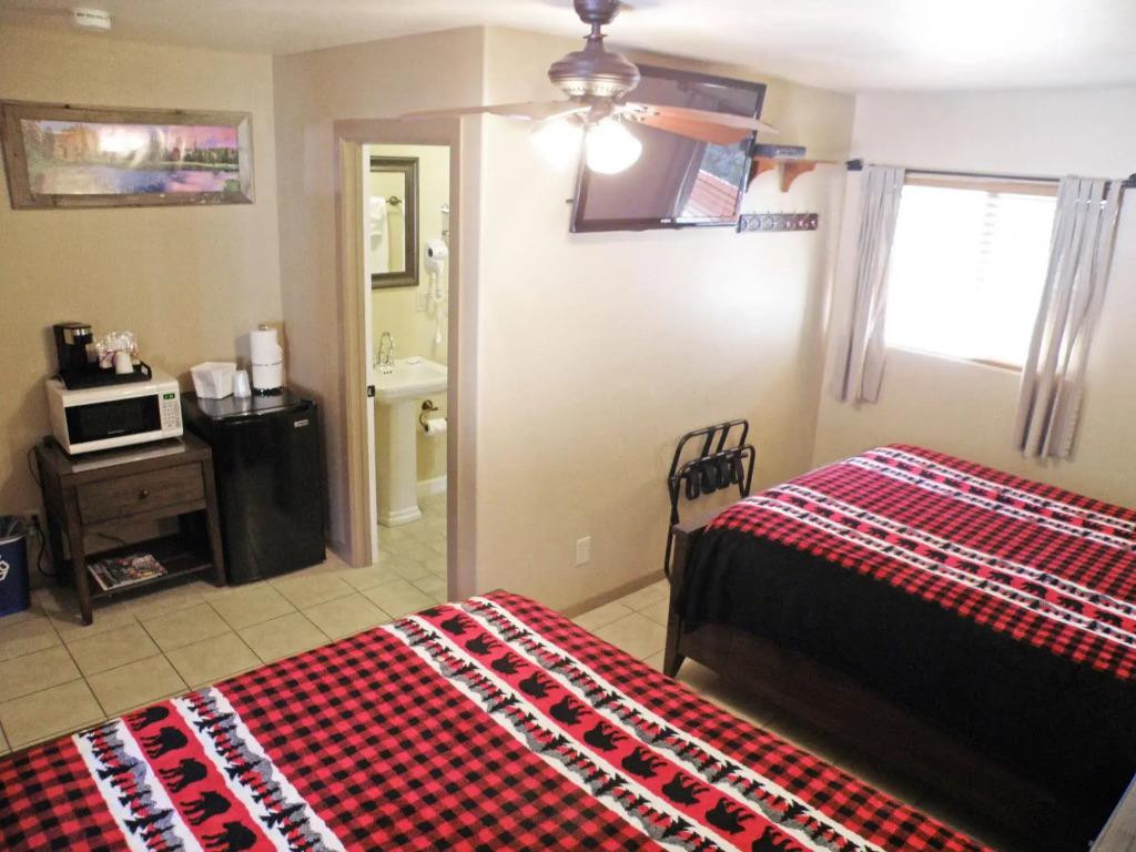 The Lodge at Detroit Lake