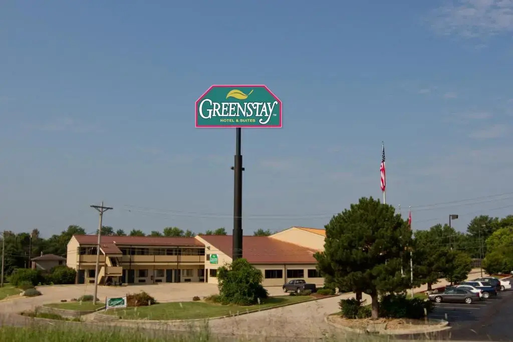 Greenlight Inn & Suites St James