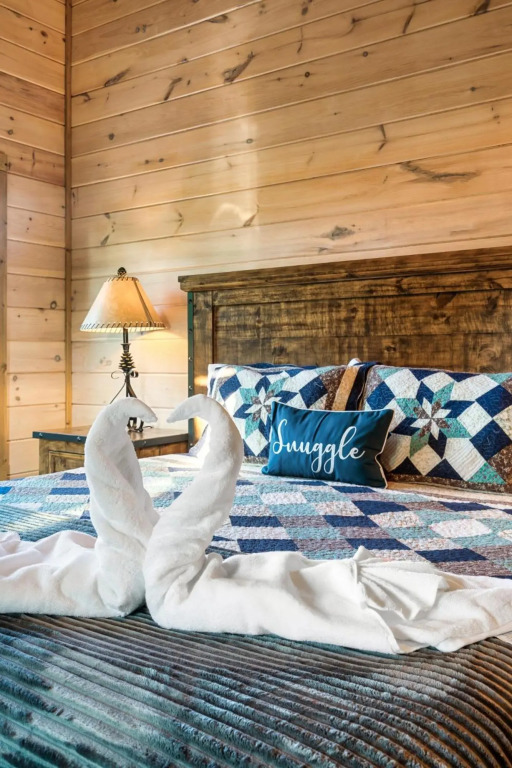 Fall Special, Mountain View, Cabin, HotTub, Game Rm, Sleeps 20
