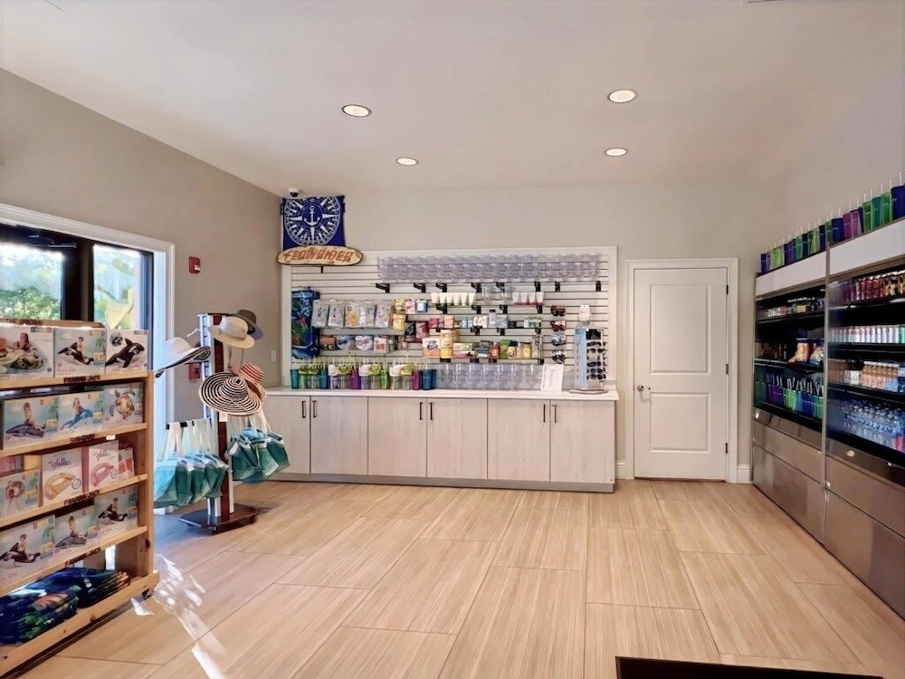 Beautiful Town Home With Splash Pool-1648tpc 5 Bedroom Home by RedAwning