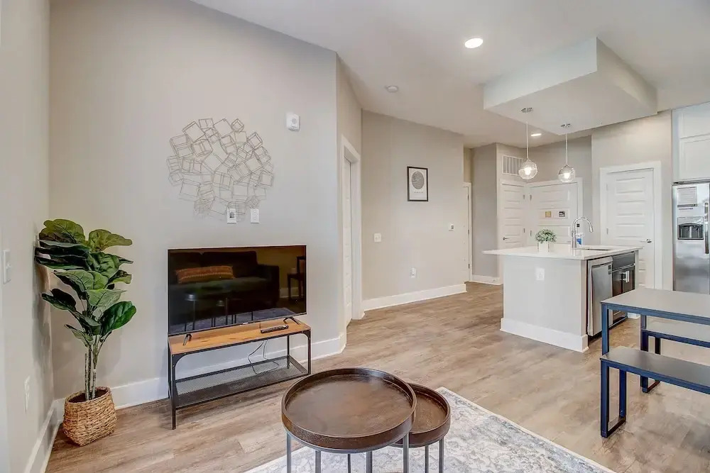 FRONTDESK 500 West Trade Apts Fourth Ward Charlotte