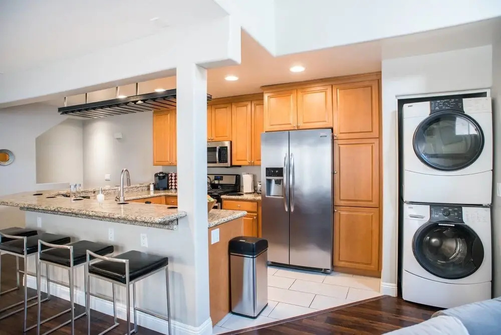 Modern 3br/3ba PB Home w/ Rooftop by Domio