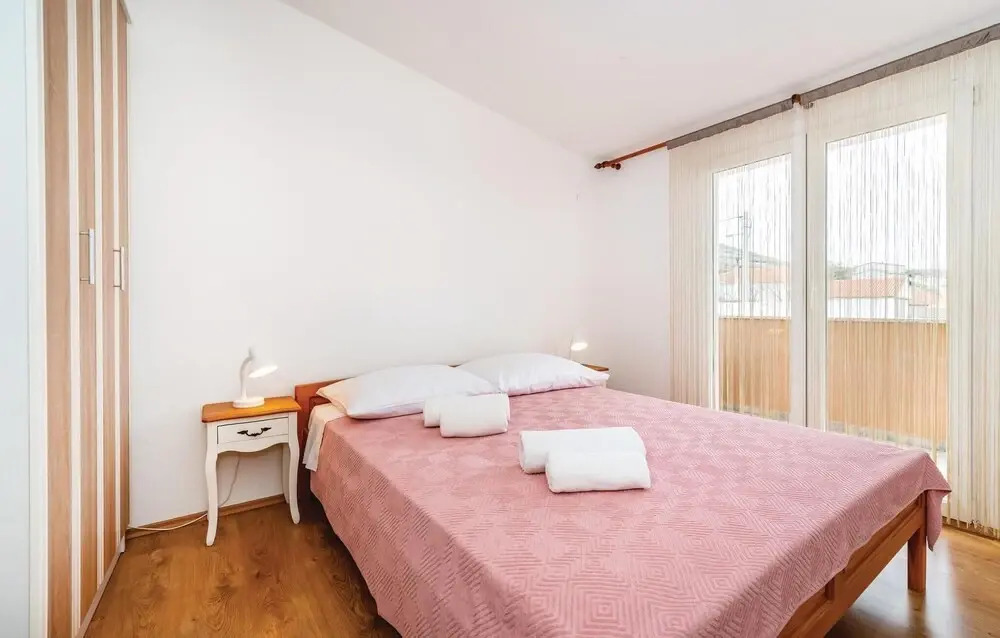 Stunning Home in Rovanjska With Wifi and 6 Bedrooms