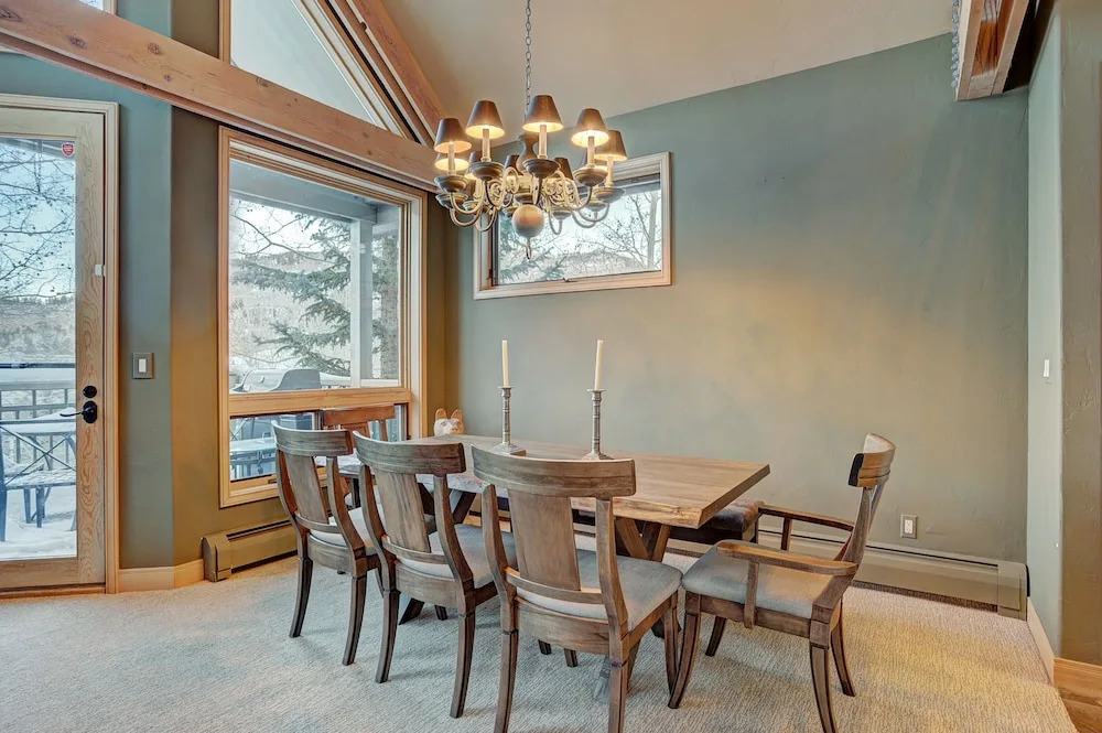 Slopeside Living - 3br 4ba At Pines Lodge 3 Bedroom Condo by RedAwning