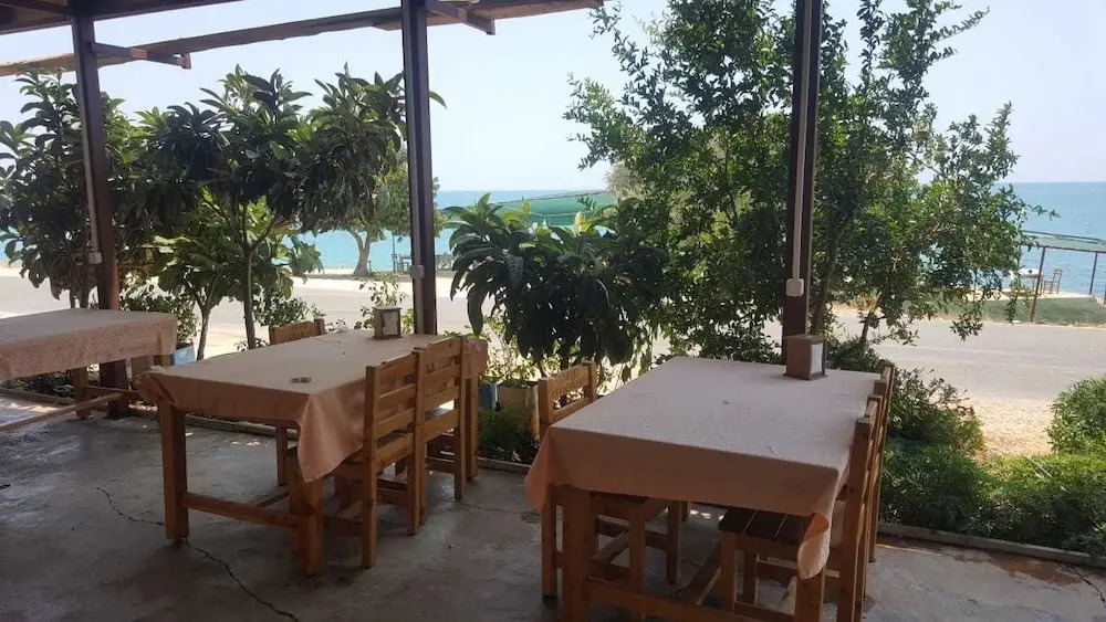 Bobus Restaurant & Bungalow