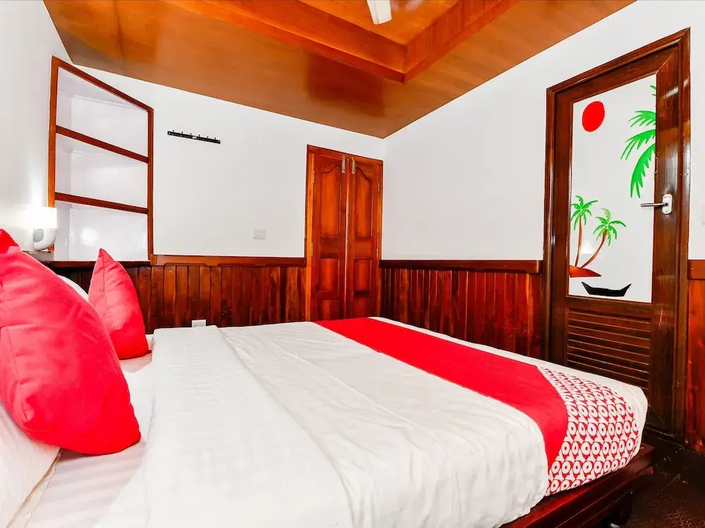 Oyo 24606 Waves And Wind 3Bhk Houseboat