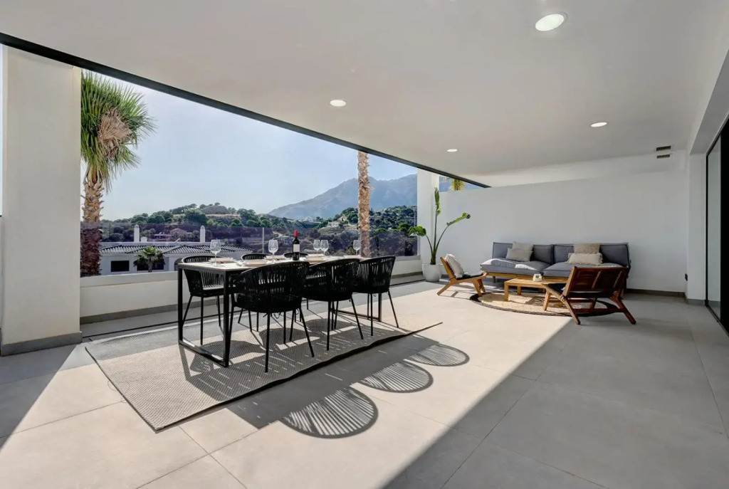Brand New, Elegant Three Bed Apartment