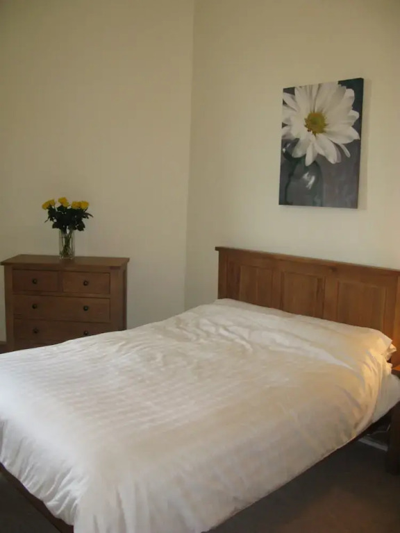3 Bedroom Flat Near The Meadows Sleeps 6