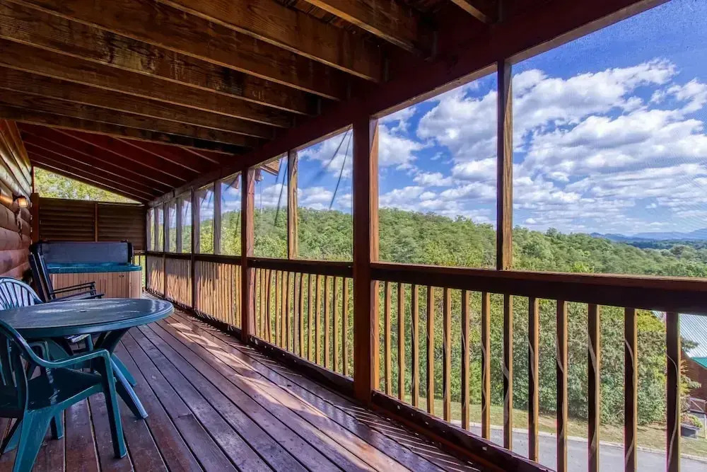 ERN864 - The Cedars - Great Location! Close To All The Action! cabin
