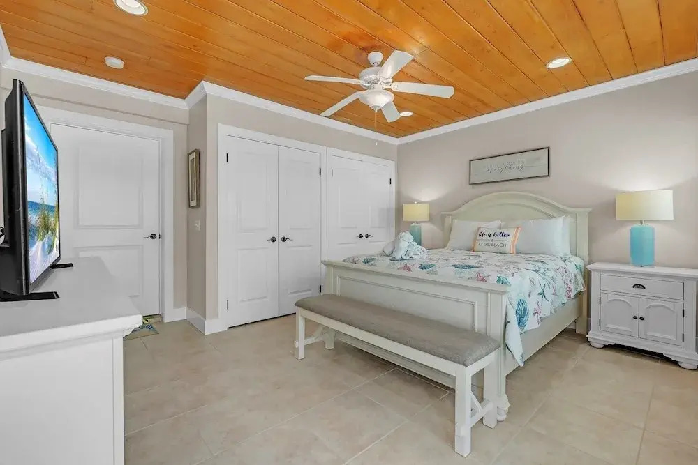 Beached Inn 3 Bedroom Home by RedAwning
