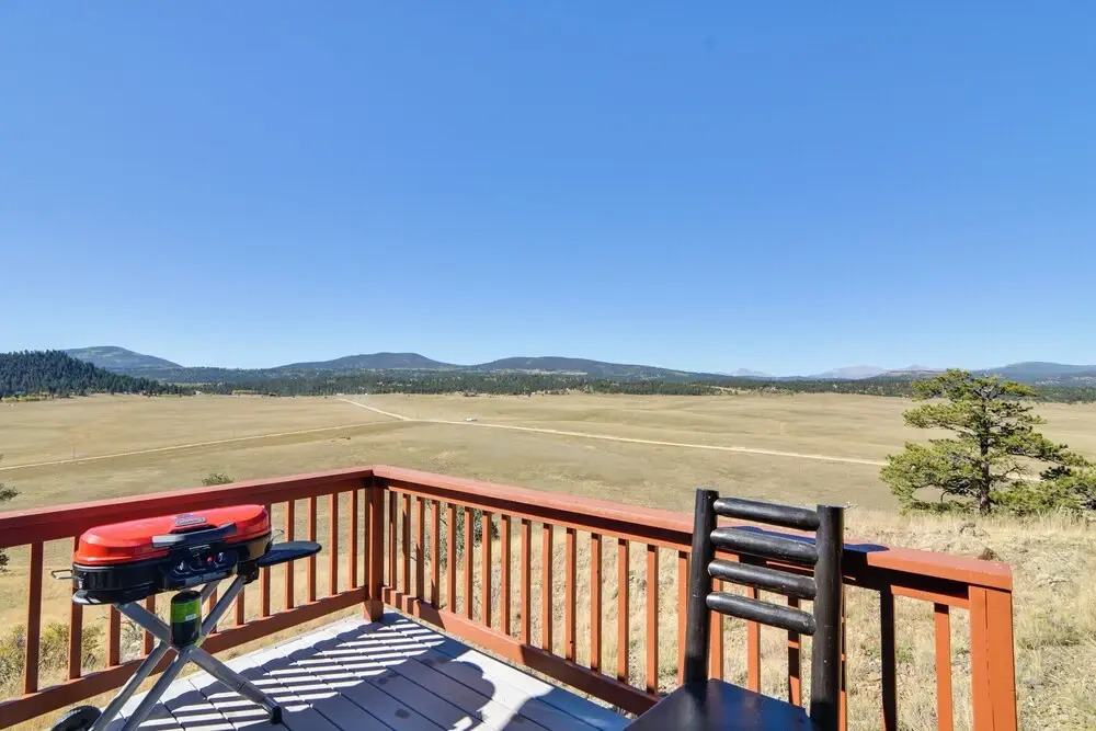 Tranquil Cabin Getaway w/ Panoramic Mtn View!