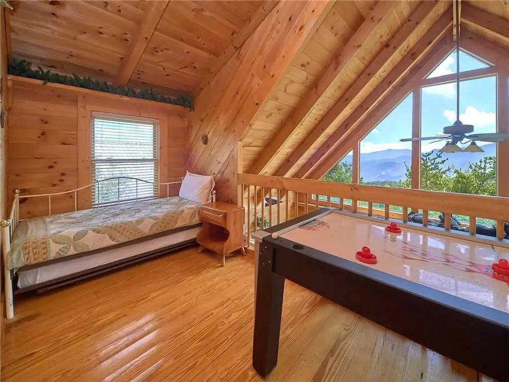 Bear Pause II - Three Bedroom Cabin
